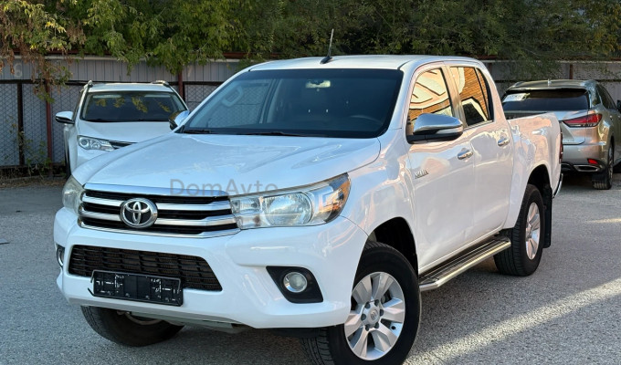 Toyota Hilux 2016 года