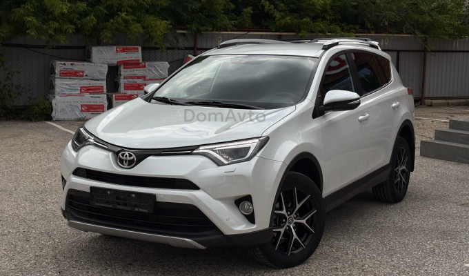 Toyota RAV4 2018 года