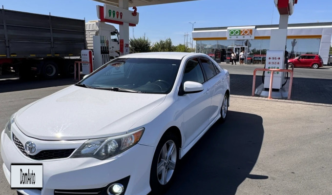 Toyota Camry 2013 года