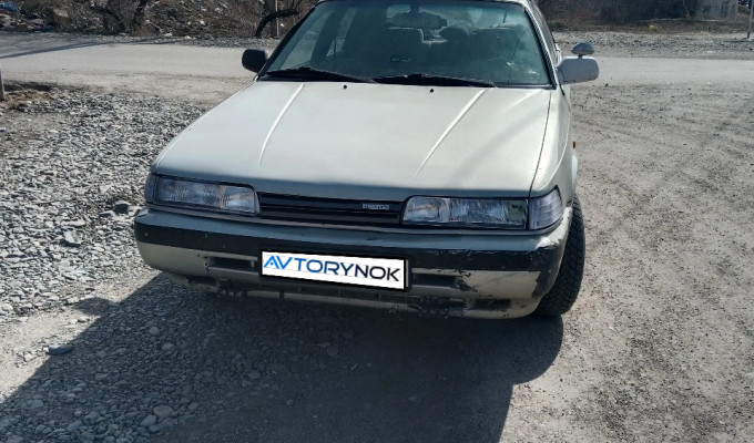 Mazda 626 1990 года