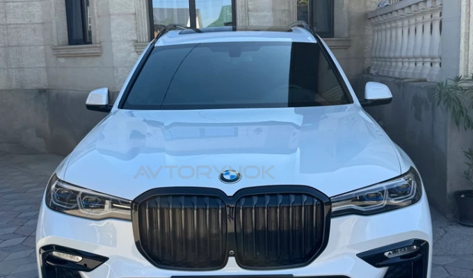 BMW X7 2021 года