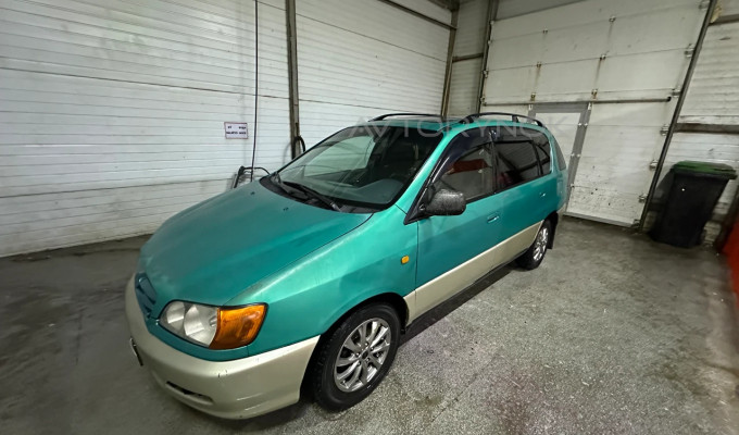 Toyota Picnic 1998 года