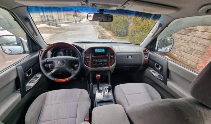 Mitsubishi Pajero 2005 года