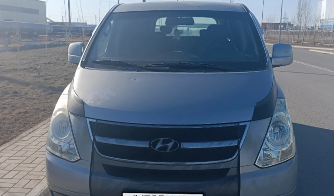 Hyundai Starex 2011 года