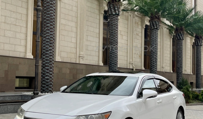 Lexus ES 2014 года