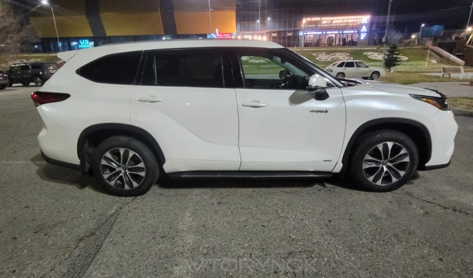 Toyota Highlander 2021 года