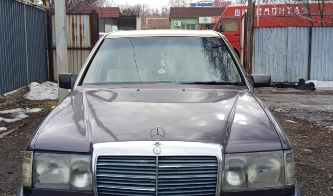 Mercedes-Benz E-Класс 1992 года
