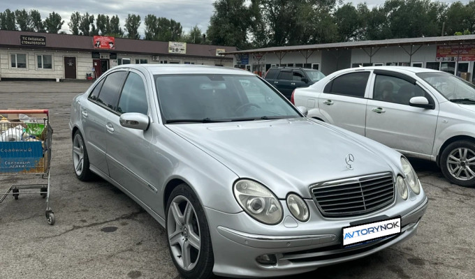 Mercedes-Benz E-Класс 2002 года