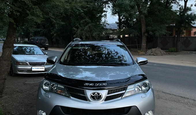 Toyota RAV4 2013 года