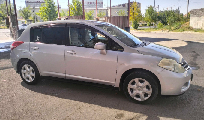 Nissan Tiida 2008 года