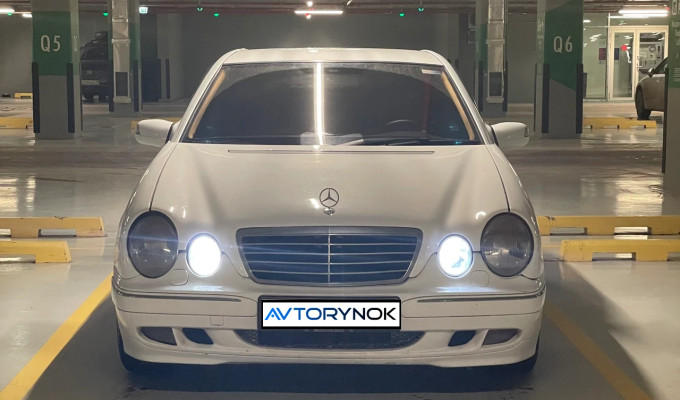 Mercedes-Benz E-Класс 2001 года