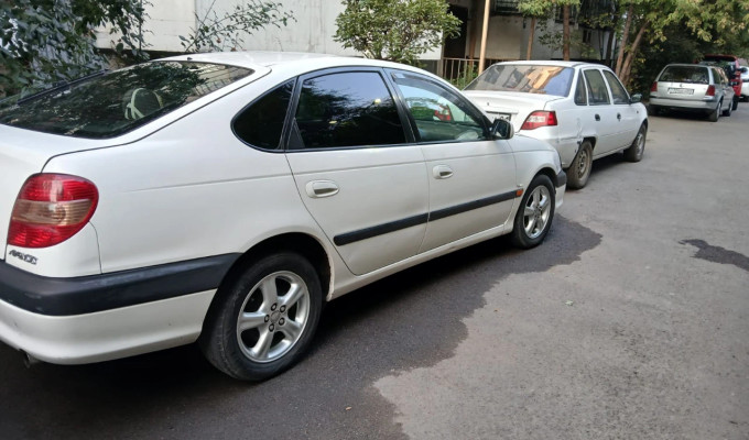 Toyota Avensis 2002 года