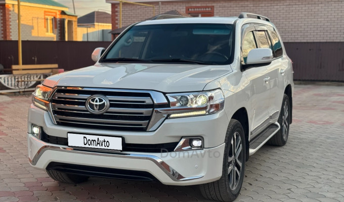 Toyota Land Cruiser 2017 года