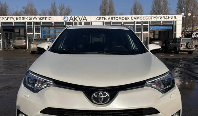 Toyota RAV4 2017 года