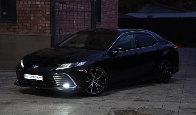 Toyota Camry 2023 года