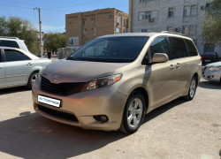 Toyota Sienna 2013 года