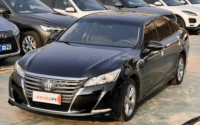 Toyota Crown 2018 года