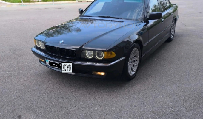BMW 7 серия 2000 года