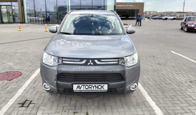 Mitsubishi Outlander 2013 года