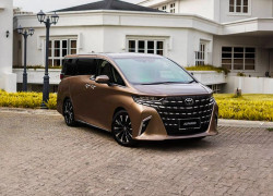 Toyota Alphard 2025 года