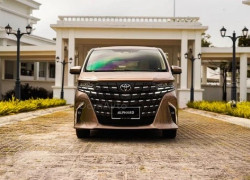 Toyota Alphard 2025 года