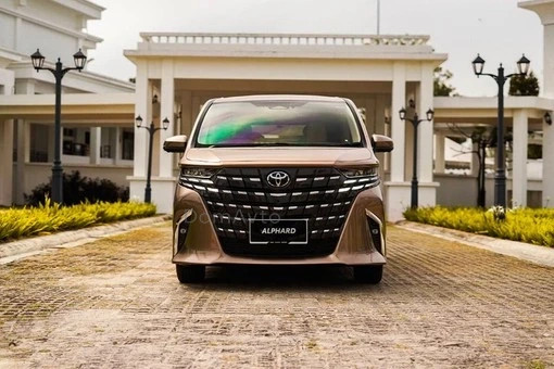 Toyota Alphard 2025 года