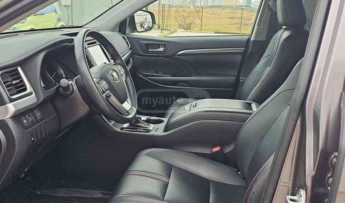 Toyota Highlander 2019 года