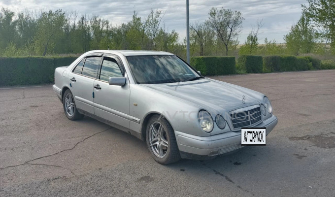 Mercedes-Benz E-Класс 1995 года