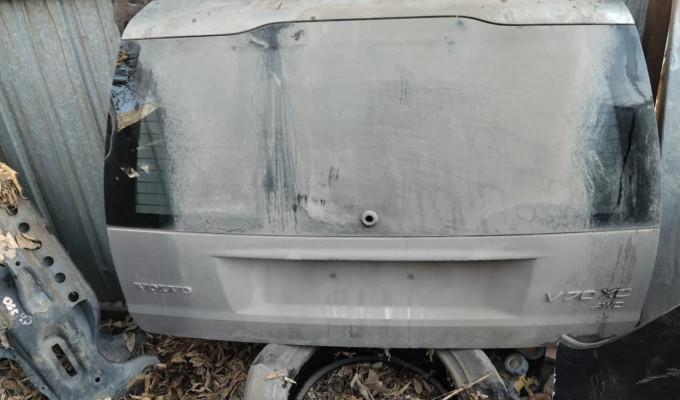 Крышка багажника Volvo V70