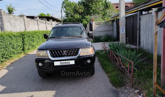 Mitsubishi Montero Sport 2000 года
