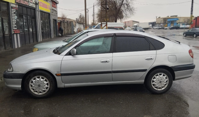 Toyota Avensis 2002 года
