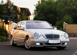 Mercedes-Benz E-Класс 2001 года