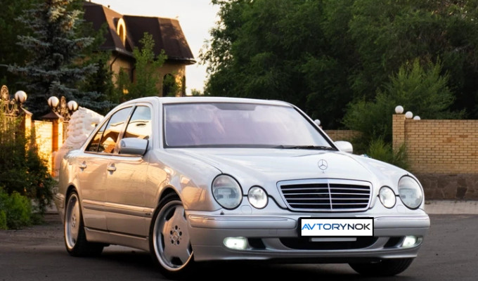 Mercedes-Benz E-Класс 2001 года