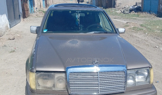Mercedes-Benz E-Класс 1989 года