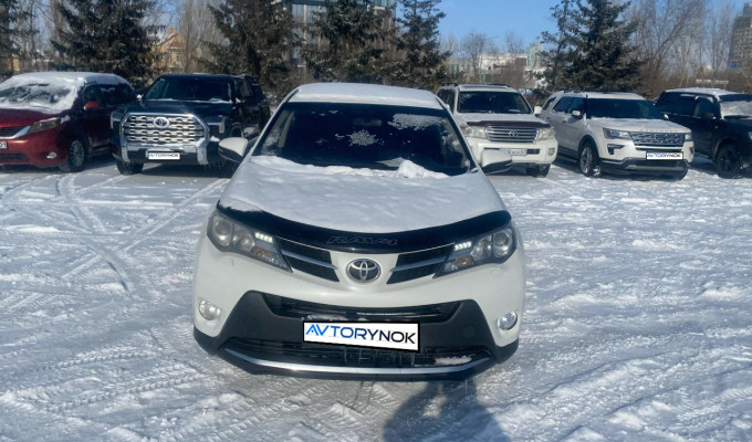 Toyota RAV4 2015 года