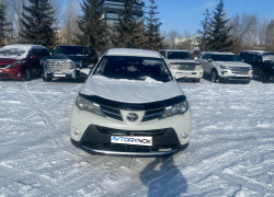 Toyota RAV4 2015 года