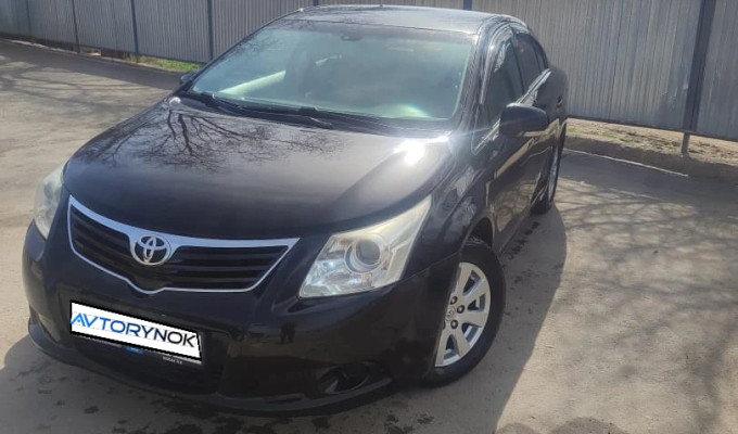 Toyota Avensis 2011 года