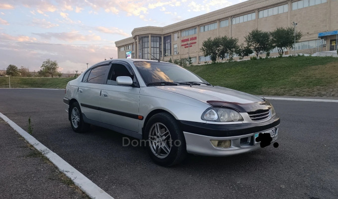 Toyota Avensis 1999 года