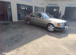 Mercedes-Benz E-Класс 1993 года