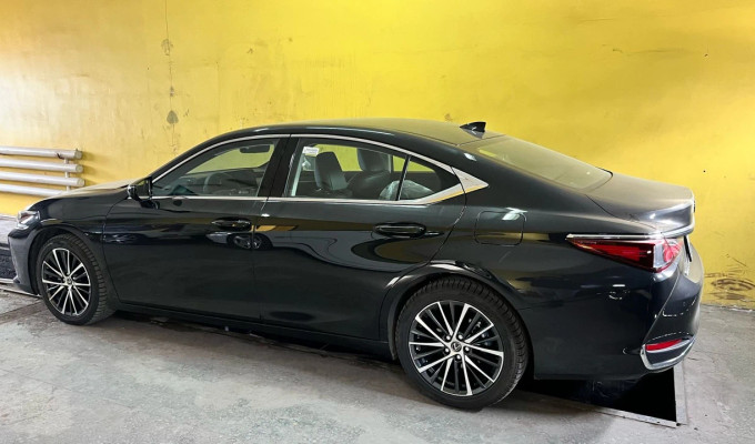 Lexus ES 2024 года