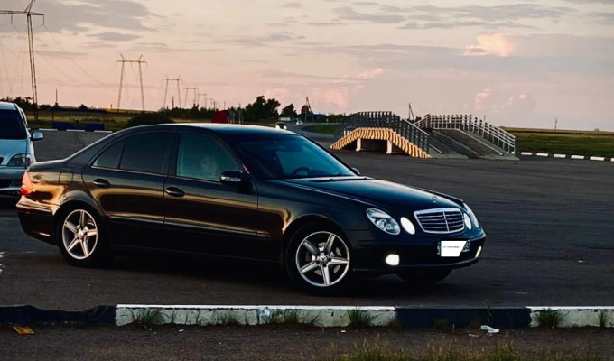 Mercedes-Benz E-Класс 2003 года