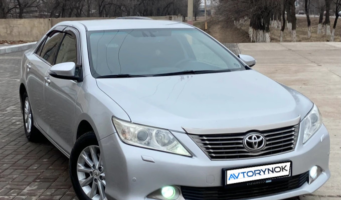 Toyota Camry 2012 года