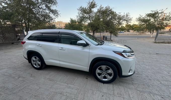 Toyota Highlander 2016 года