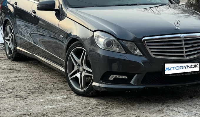 Mercedes-Benz E-Класс 2011 года