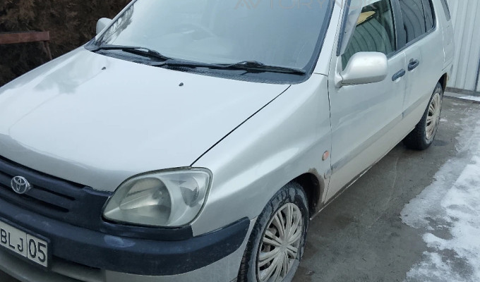 Toyota Raum 1999 года