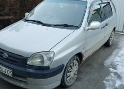 Toyota Raum 1999 года