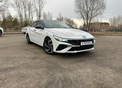 Hyundai Elantra 2024 года