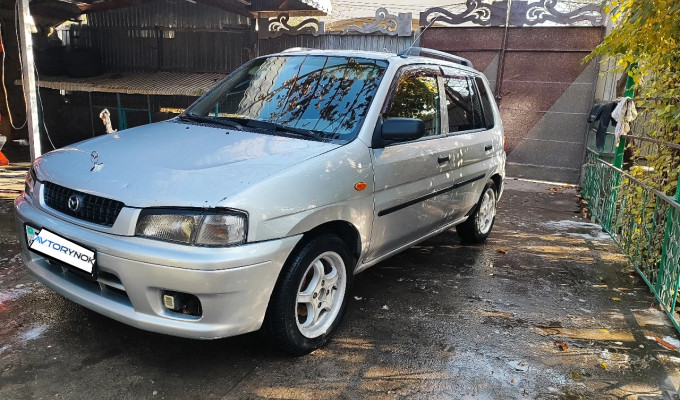 Mazda Demio 1999 года