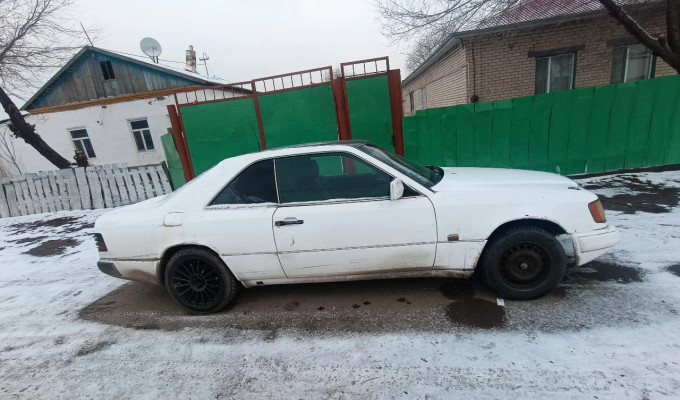 Mercedes-Benz E-Класс 1992 года
