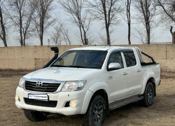 Toyota Hilux 2013 года